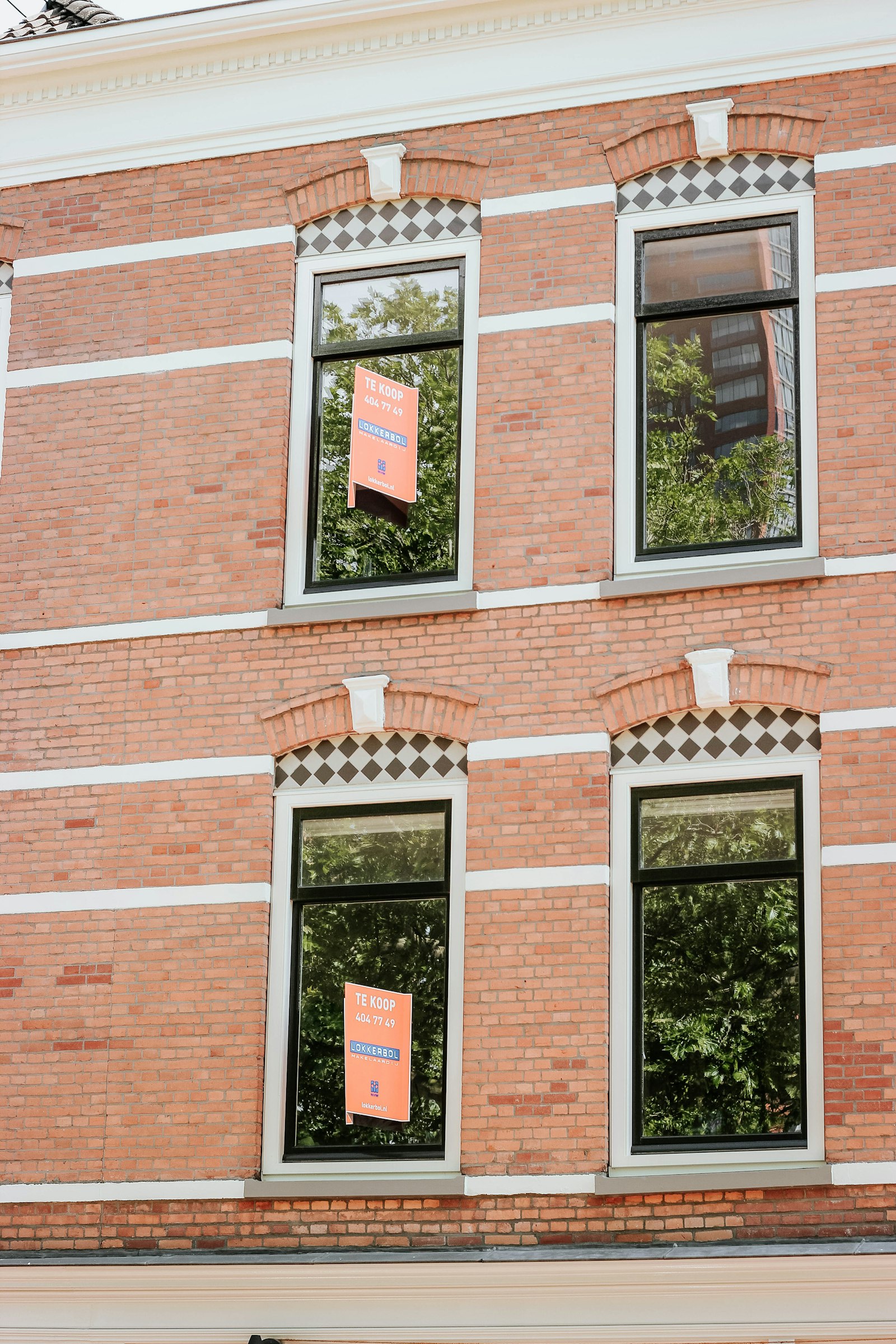 QR Codes for Real Estate Signs: Generate Leads Without an Open House